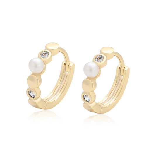 Ohrringe aus goldplattierter Legierung mit weißem Emporia® Kristall und Glasperle