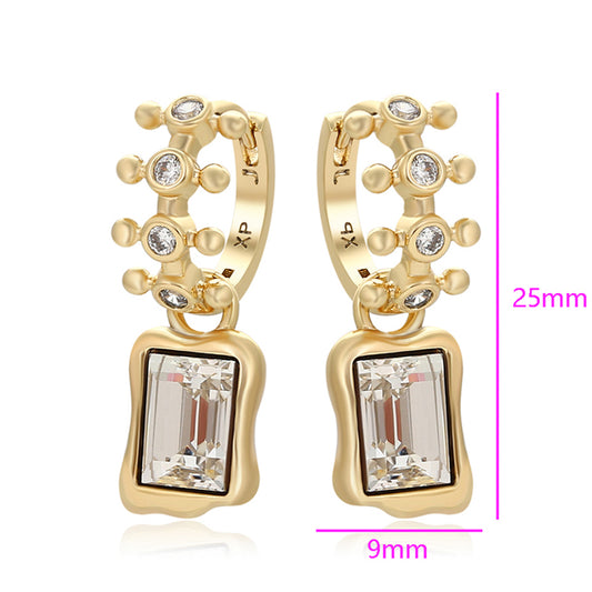 Ohrringe aus goldplattierter Legierung mit weißem Emporia® Kristall