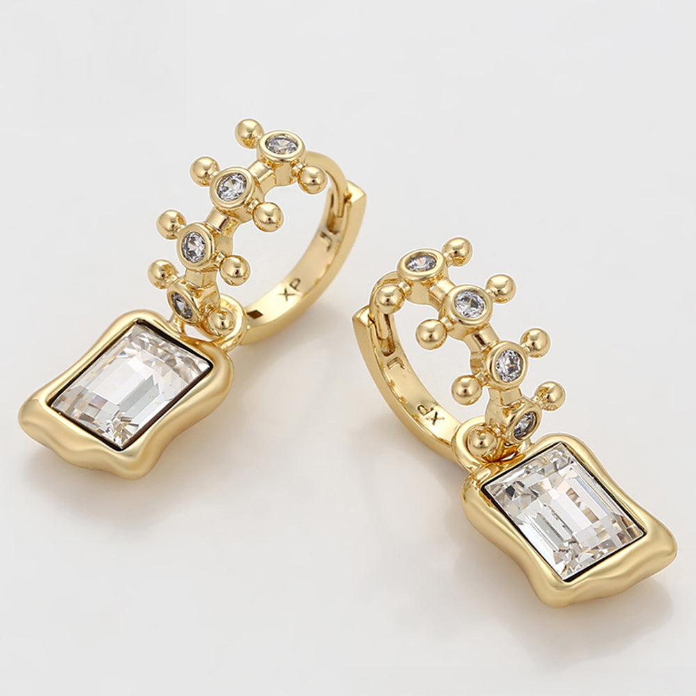 Ohrringe aus goldplattierter Legierung mit weißem Emporia® Kristall 4 