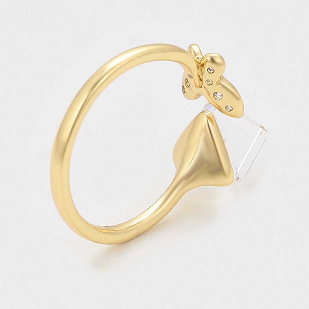 Ring aus goldplattierterr Legierung mit weißem Emporia® Kristall 4 