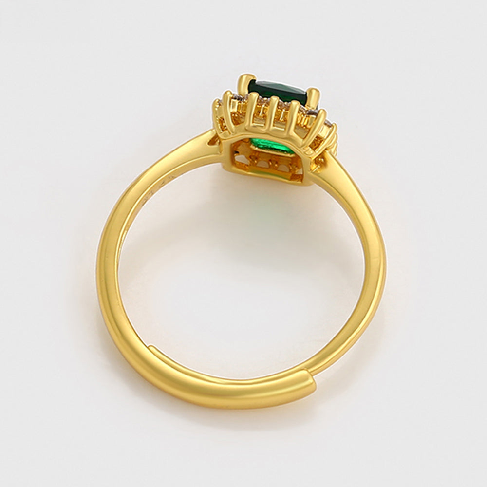Ring aus goldplattierterr Legierung mit grünem Emporia® Kristall und weißem Emporia® Kristall 3 