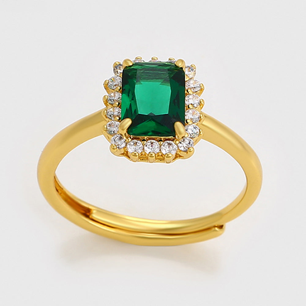 Ring aus goldplattierterr Legierung mit grünem Emporia® Kristall und weißem Emporia® Kristall 4 