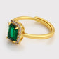 Ring aus goldplattierterr Legierung mit grünem Emporia® Kristall und weißem Emporia® Kristall