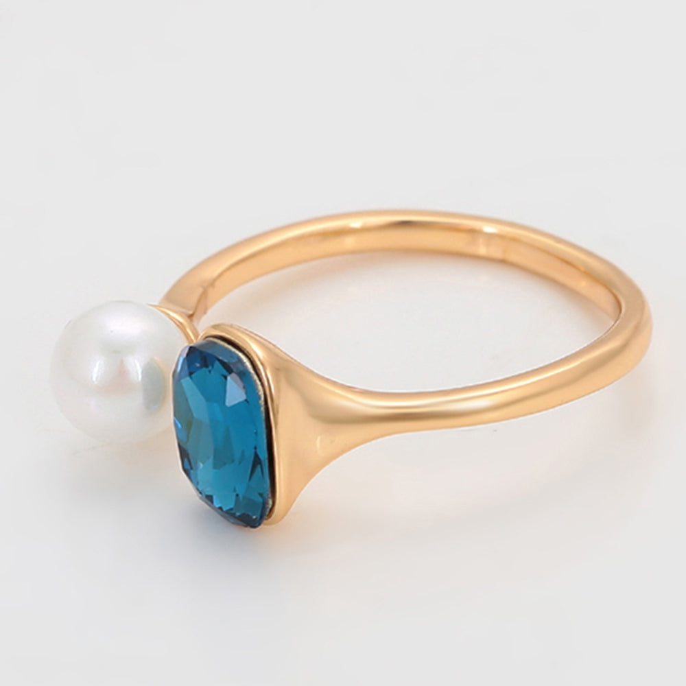 Ring aus goldplattierterr Legierung mit Glasperle und blauem Emporia®-Kristall 7 