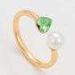 Ring aus goldplattierterr Legierung mit Glasperle und grünem Emporia® Kristall