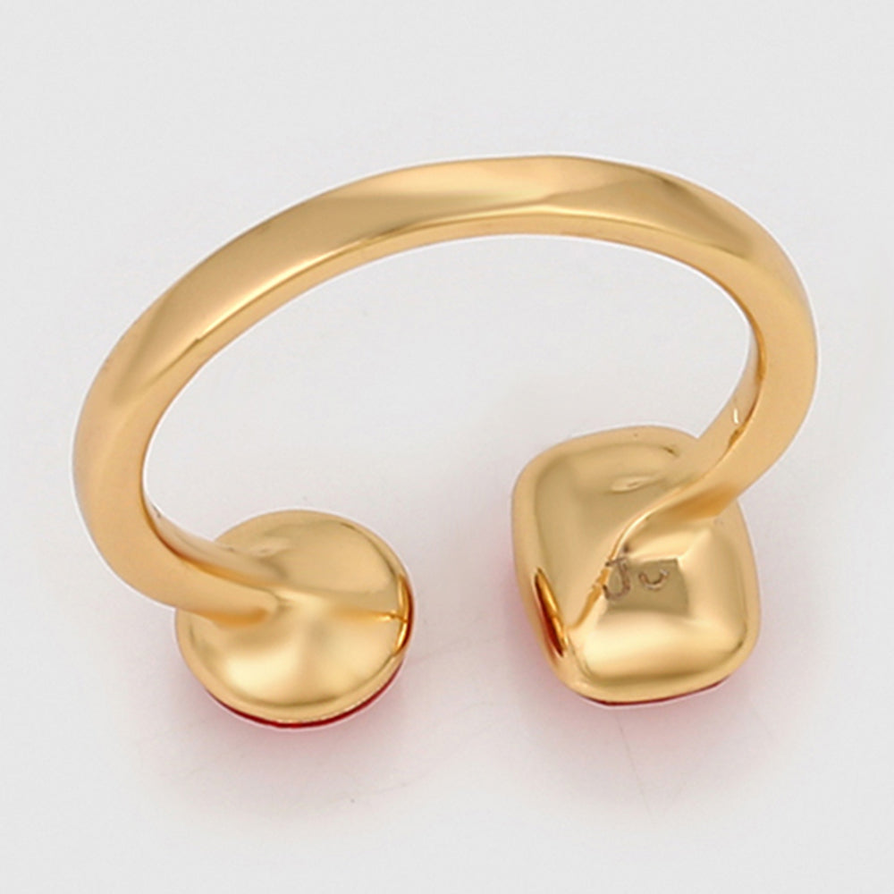 Ring aus goldplattierterr Legierung mit rotem Emporia®-Kristall 5 