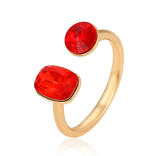 Ring aus goldplattierterr Legierung mit rotem Emporia®-Kristall