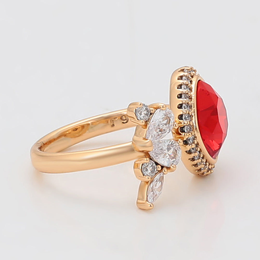 Ring aus goldplattierterr Legierung mit rotem Emporia®-Kristall und weißem Emporia® Kristall 3 