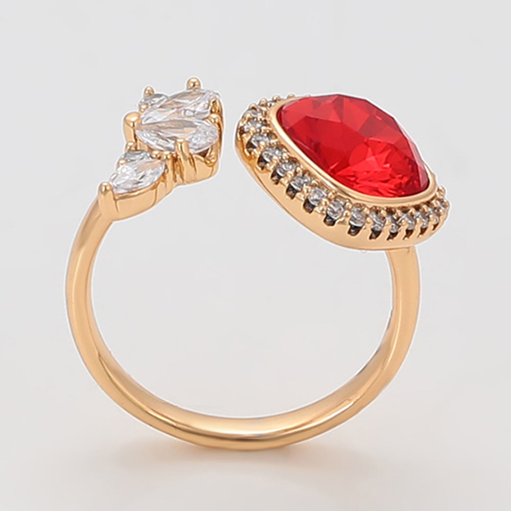 Ring aus goldplattierterr Legierung mit rotem Emporia®-Kristall und weißem Emporia® Kristall 4 