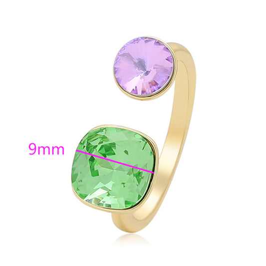 Ring aus goldplattierterr Legierung mit grünem Emporia® Kristall und purpurfarbenem Emporia® Kristall