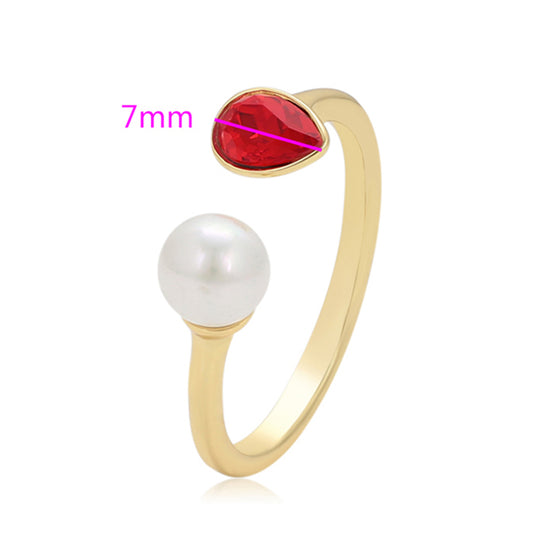 Ring aus goldplattierterr Legierung mit Glasperle und rotem Emporia®-Kristall