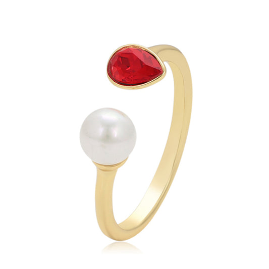 Ring aus goldplattierterr Legierung mit Glasperle und rotem Emporia®-Kristall
