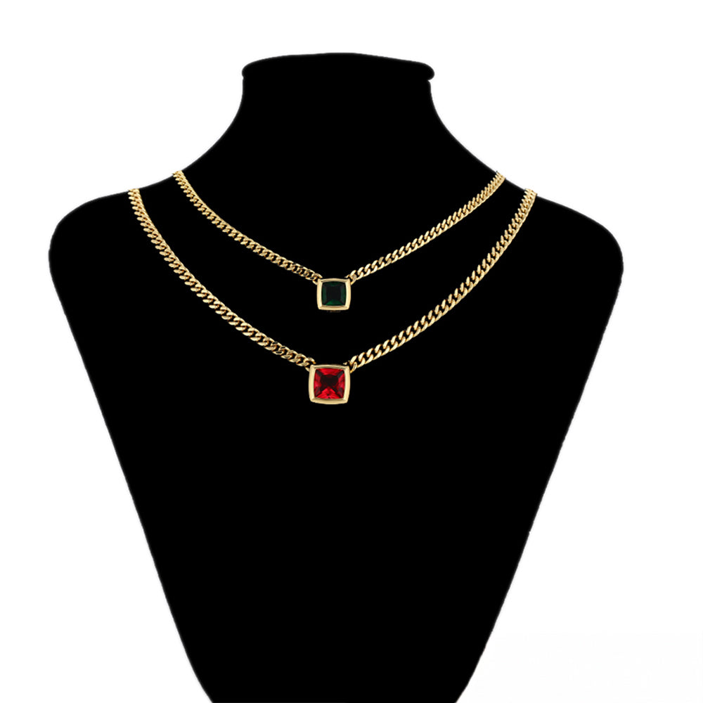 Halskette aus goldplattierter Legierung mit rotem Emporia®-Kristall und grünem Emporia® Kristall