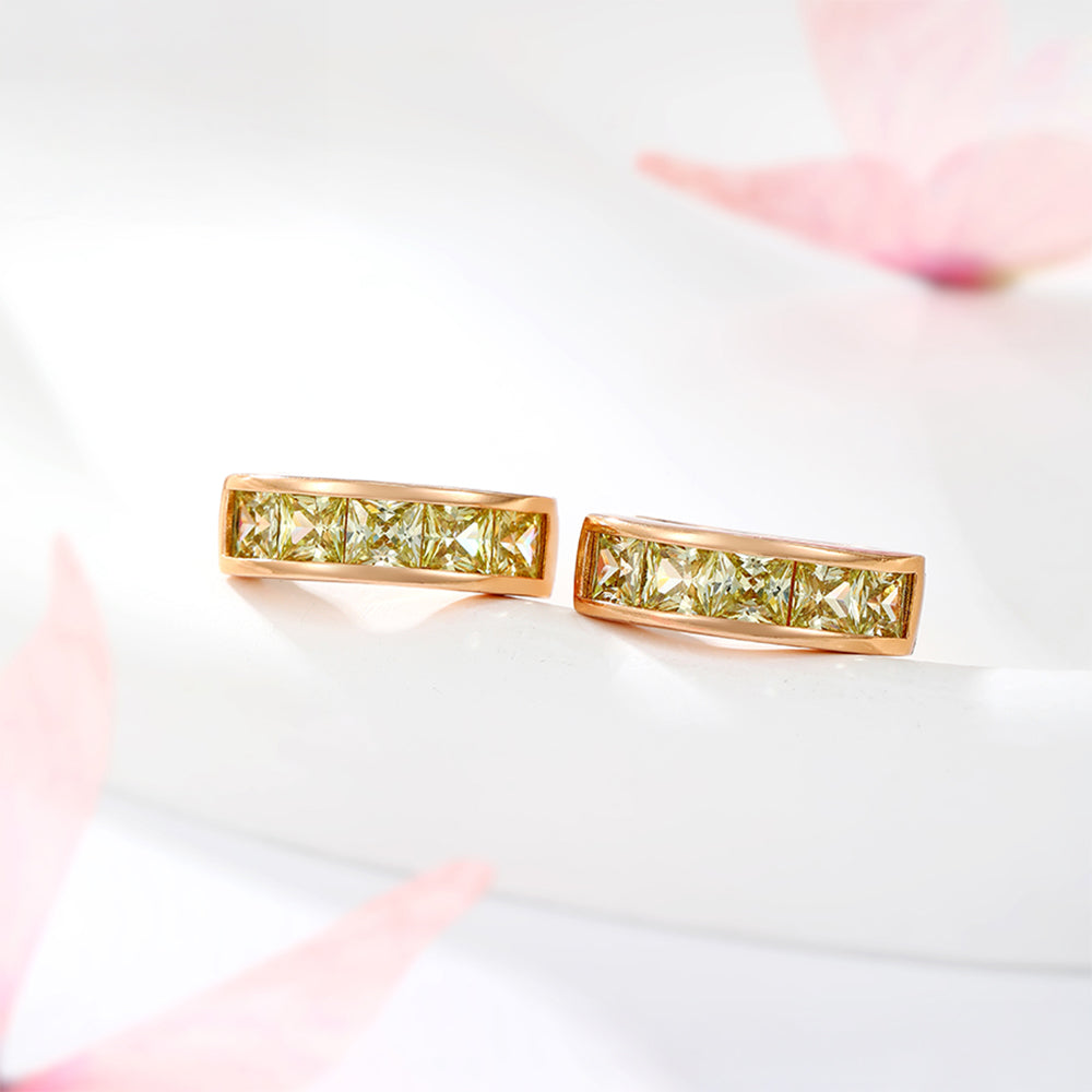 Ohrringe aus goldplattierter Legierung mit grünem Emporia® Kristall 4 