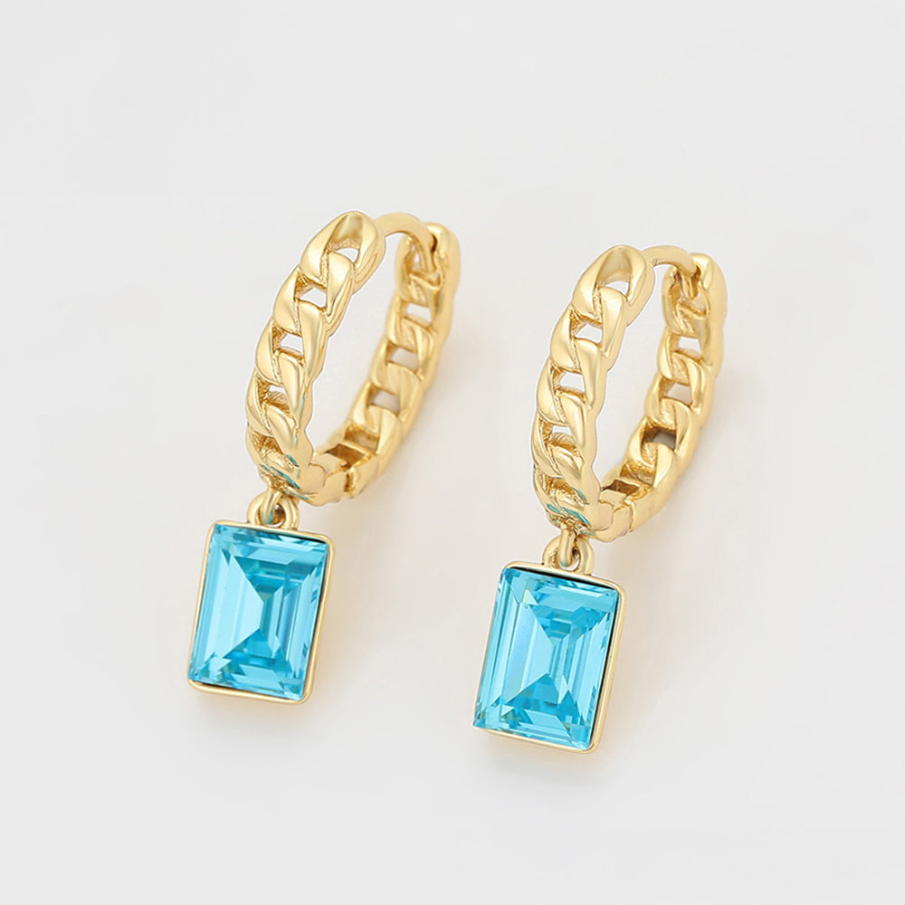 Ohrringe aus goldplattierter Legierung mit blauem Emporia®-Kristall