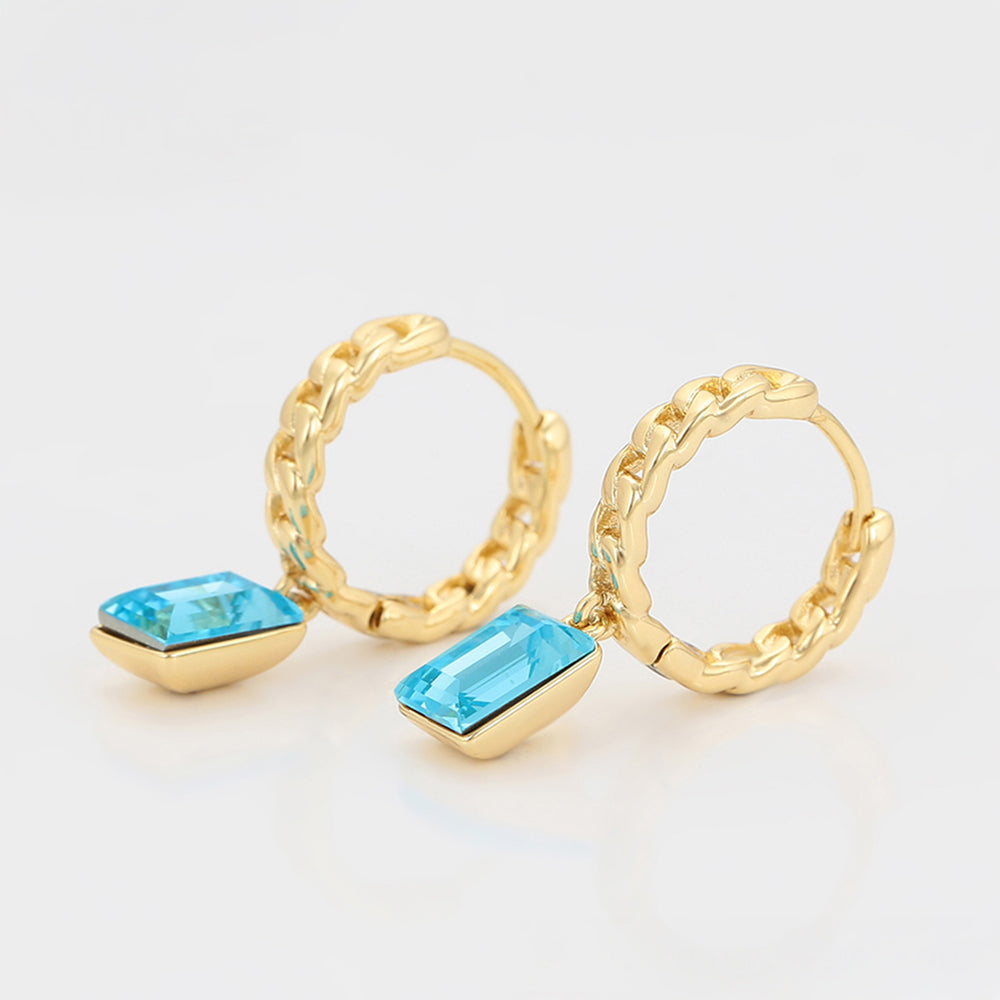 Ohrringe aus goldplattierter Legierung mit blauem Emporia®-Kristall