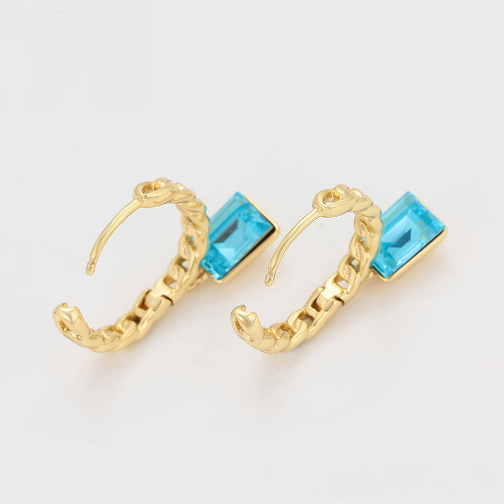 Ohrringe aus goldplattierter Legierung mit blauem Emporia®-Kristall
