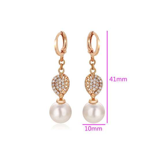 Ohrringe aus goldplattierter Legierung mit Glasperle und weißem Emporia® Kristall