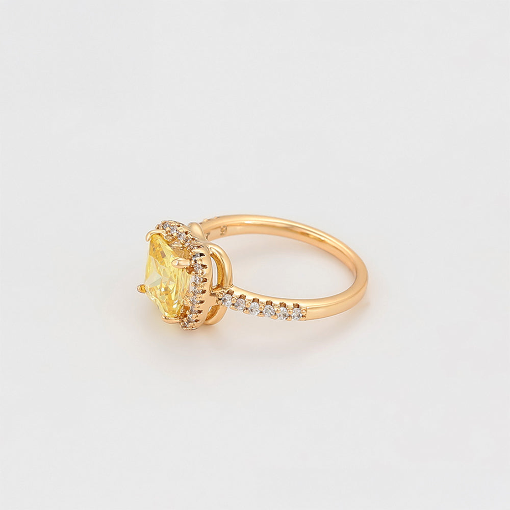 Ring aus goldplattierterr Legierung mit gelbem Emporia®-Kristall und weißem Emporia® Kristall 6 