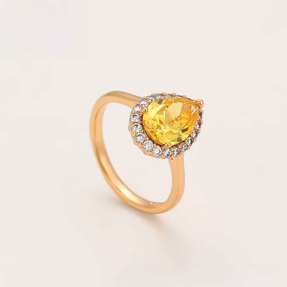 Ring aus goldplattierterr Legierung mit gelbem Emporia®-Kristall und weißem Emporia® Kristall 3 