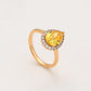 Ring aus goldplattierterr Legierung mit gelbem Emporia®-Kristall und weißem Emporia® Kristall