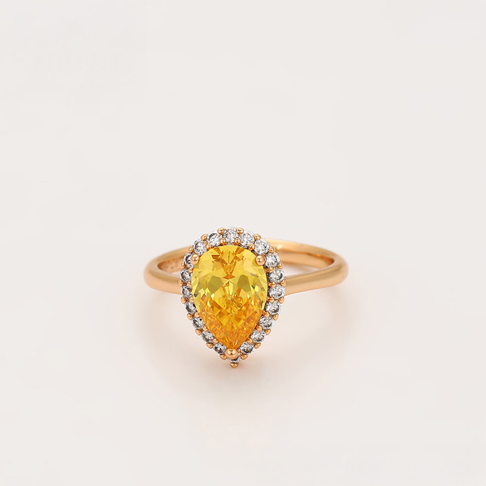 Ring aus goldplattierterr Legierung mit gelbem Emporia®-Kristall und weißem Emporia® Kristall 4 