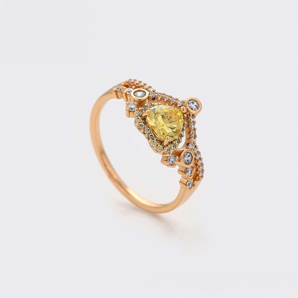 Ring aus goldplattierterr Legierung mit gelbem Emporia®-Kristall und weißem Emporia® Kristall 4 