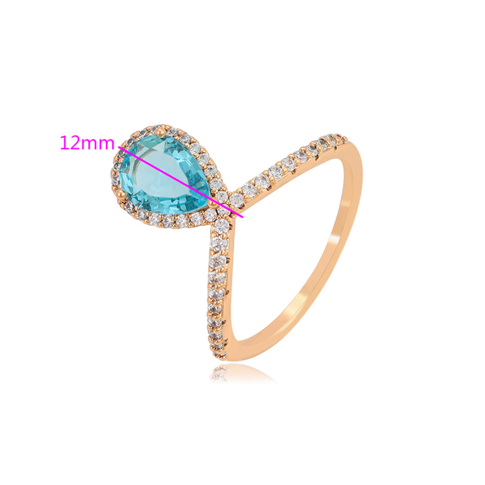 Ring aus goldplattierterr Legierung mit blauem Emporia®-Kristall und weißem Emporia® Kristall 2 