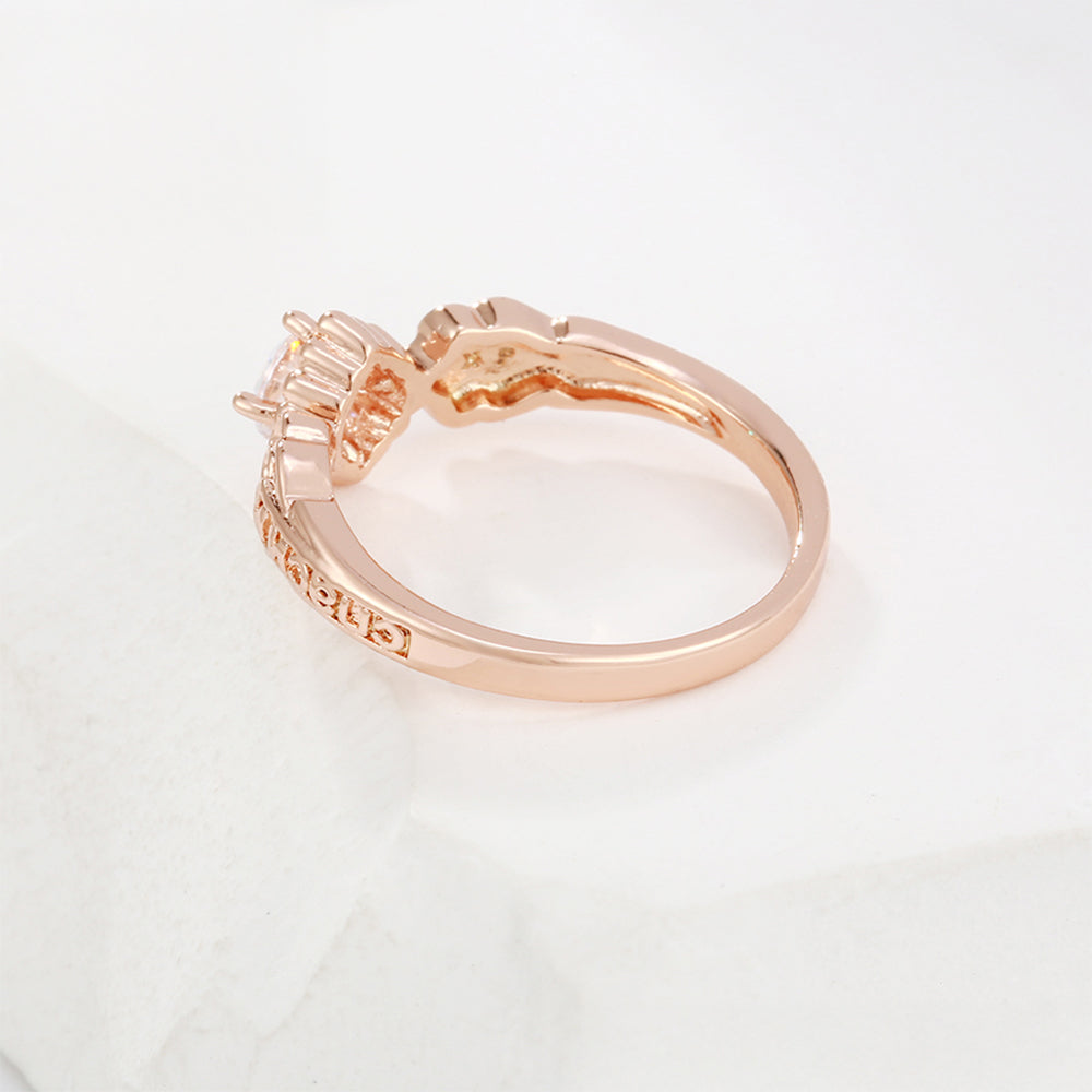 Ring aus goldplattierterr Legierung mit weißem Emporia® Kristall 4 