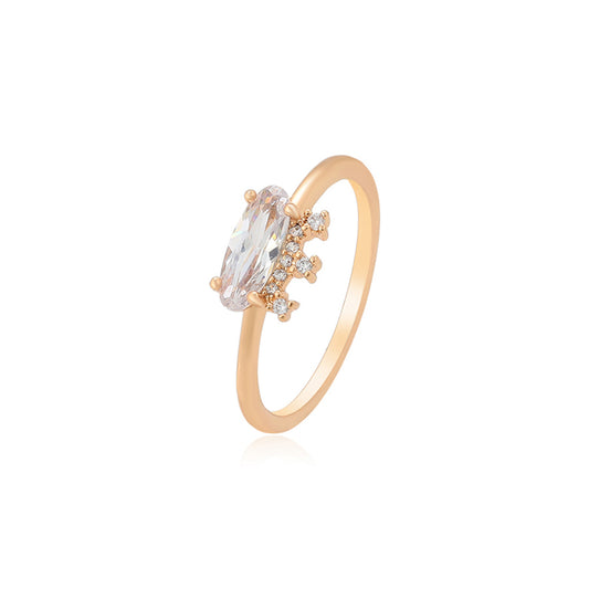 Ring aus goldplattierterr Legierung mit weißem Emporia® Kristall