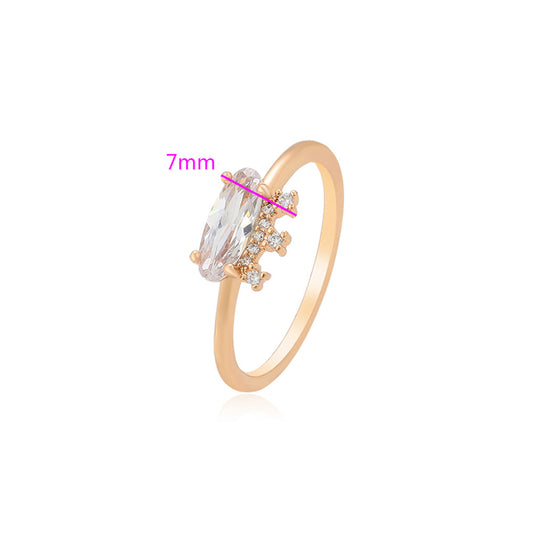 Ring aus goldplattierterr Legierung mit weißem Emporia® Kristall