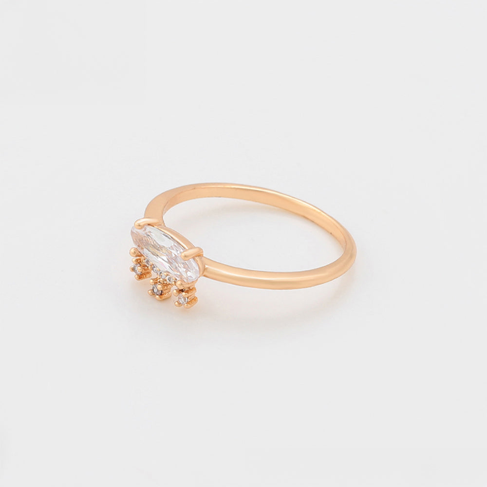 Ring aus goldplattierterr Legierung mit weißem Emporia® Kristall