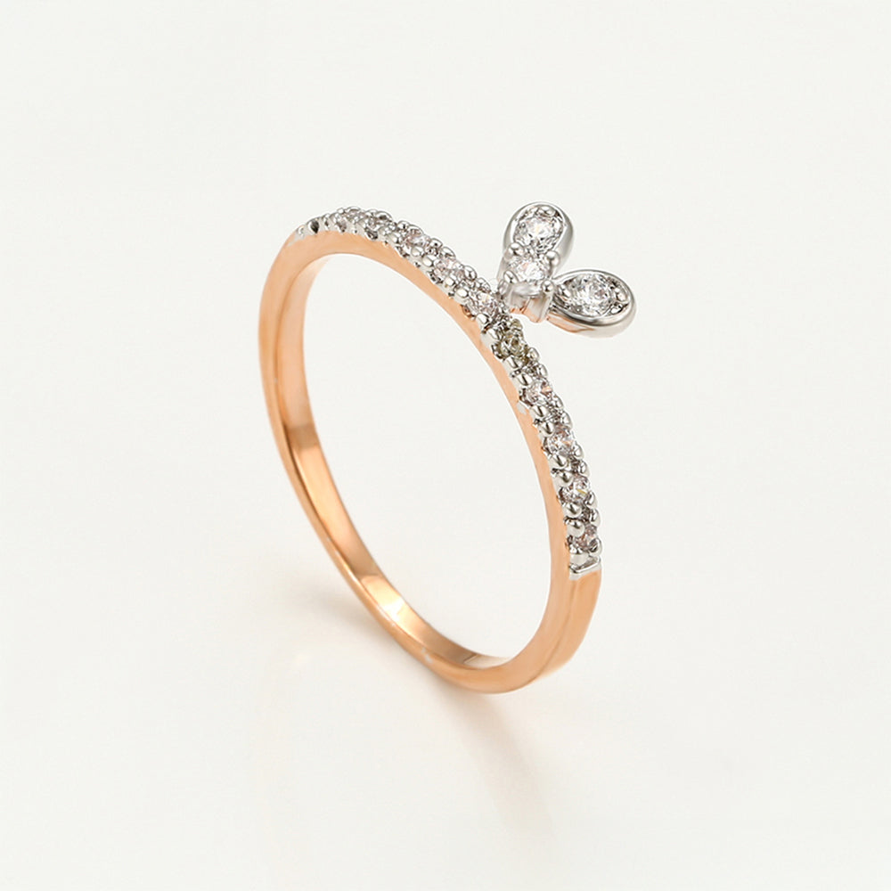 Ring aus goldplattierterr Legierung mit weißem Emporia® Kristall 1 