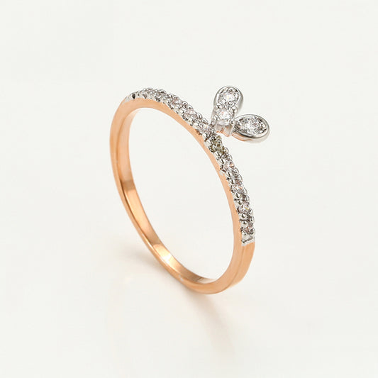Ring aus goldplattierterr Legierung mit weißem Emporia® Kristall