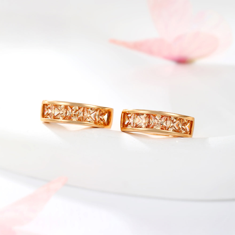Ohrringe aus goldplattierter Legierung mit weißem Emporia® Kristall 4 