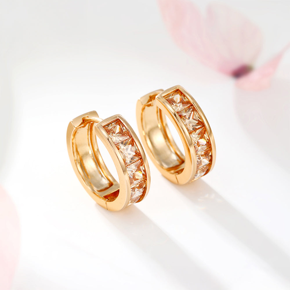 Ohrringe aus goldplattierter Legierung mit weißem Emporia® Kristall 5 