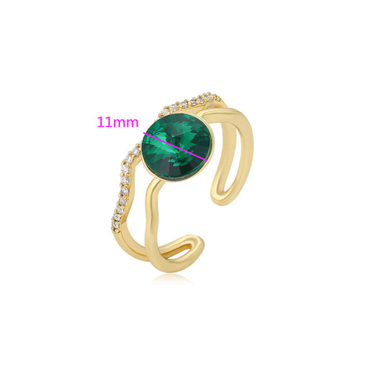 Ring aus goldplattierterr Legierung mit grünem Emporia® Kristall und weißem Emporia® Kristall