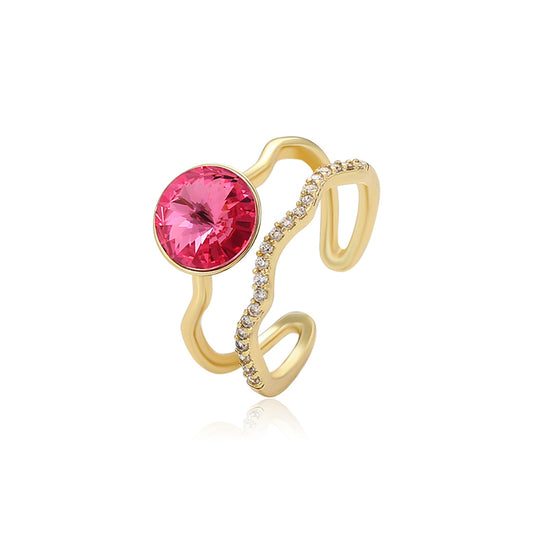 Ring aus goldplattierterr Legierung mit rotem Emporia®-Kristall