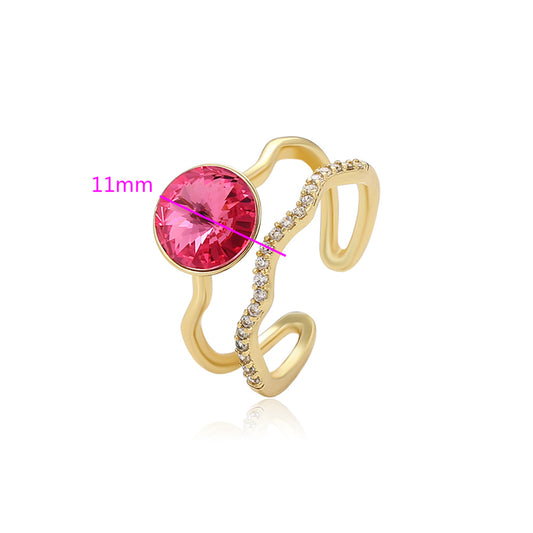Ring aus goldplattierterr Legierung mit rotem Emporia®-Kristall