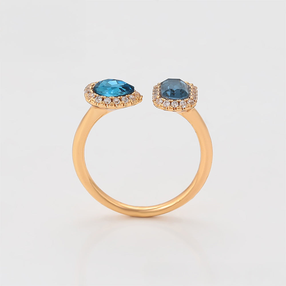 Ring aus goldplattierterr Legierung mit blauem Emporia®-Kristall und weißem Emporia® Kristall 3 