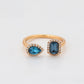 Ring aus goldplattierterr Legierung mit blauem Emporia®-Kristall und weißem Emporia® Kristall