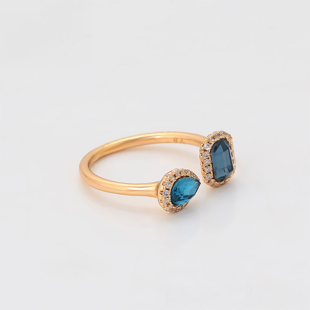 Ring aus goldplattierterr Legierung mit blauem Emporia®-Kristall und weißem Emporia® Kristall 7 