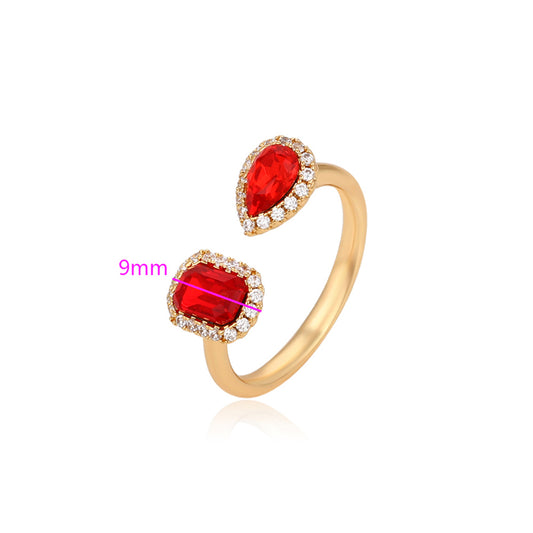 Ring aus goldplattierterr Legierung mit rotem Emporia®-Kristall und weißem Emporia® Kristall