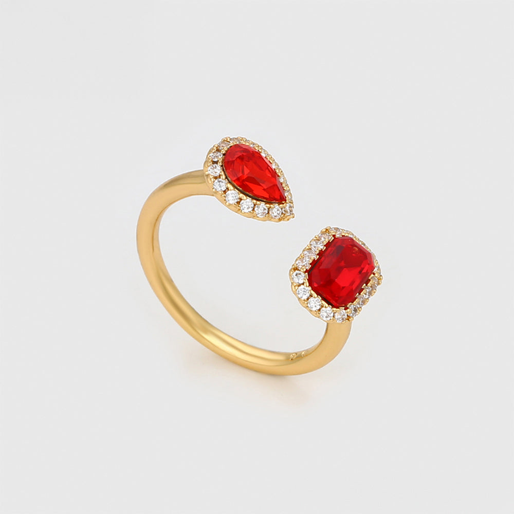 Ring aus goldplattierterr Legierung mit rotem Emporia®-Kristall und weißem Emporia® Kristall 5 