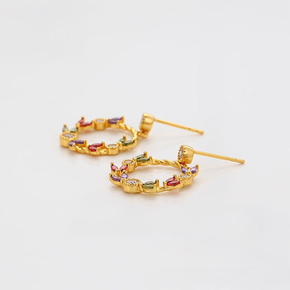 Ohrringe aus goldplattierter Legierung mit rotem Emporia®-Kristall und weißem Emporia® Kristall 4 