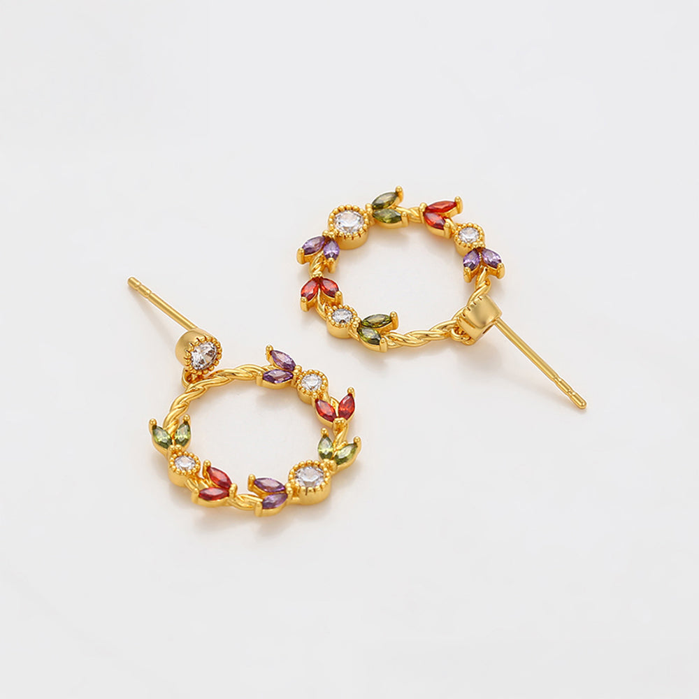 Ohrringe aus goldplattierter Legierung mit rotem Emporia®-Kristall und weißem Emporia® Kristall