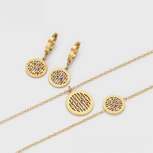 Schmuckgarnitur aus aus goldplattierter Legierung mit rotem Emporia®-Kristall und blauem Emporia®-Kristall
