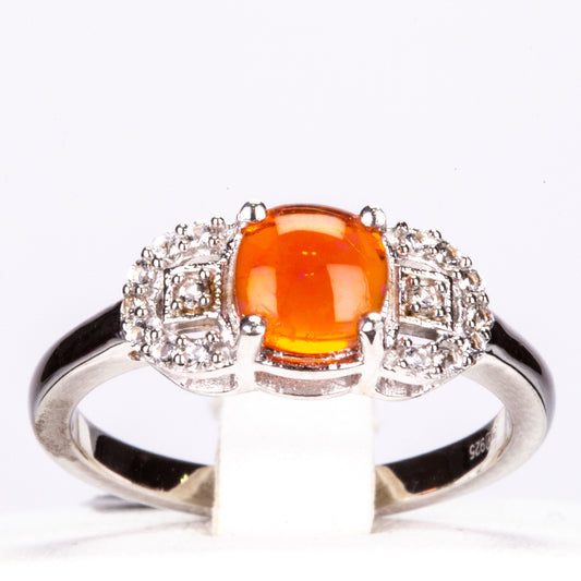 Silberring mit orangefarbenem Opal aus Lega Dembi und weißem Topas