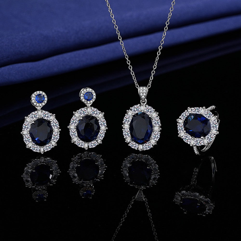 Schmuckgarnitur aus aus goldplattierter Legierung mit blauem Emporia®-Kristall und weißem Emporia® Kristall 1 