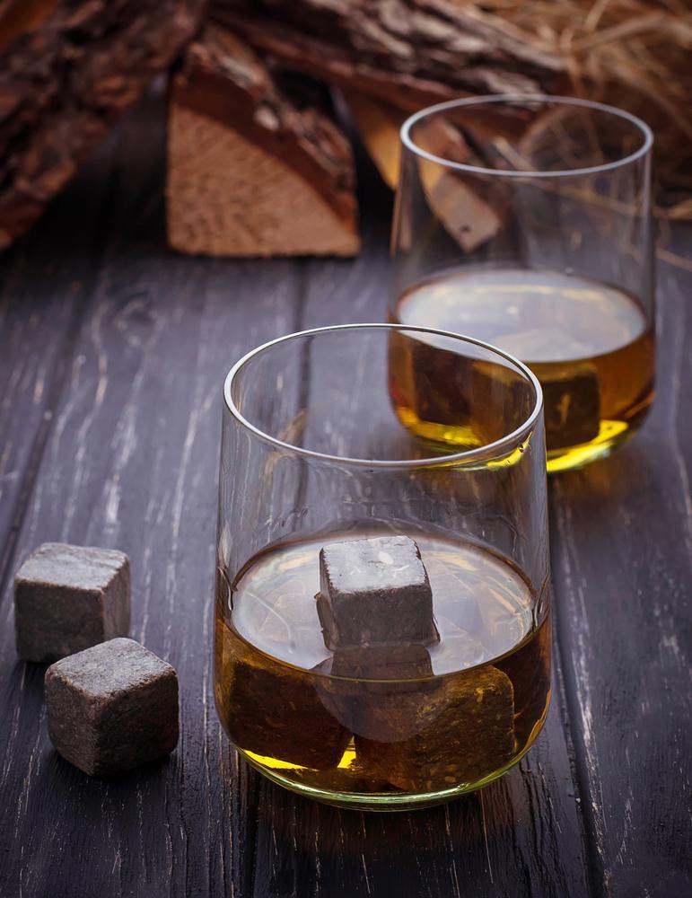 Dallas Whiskeys Glas Geschenk mit Eiswürfelbereiter und 6 Whiskey-Steinen 3 